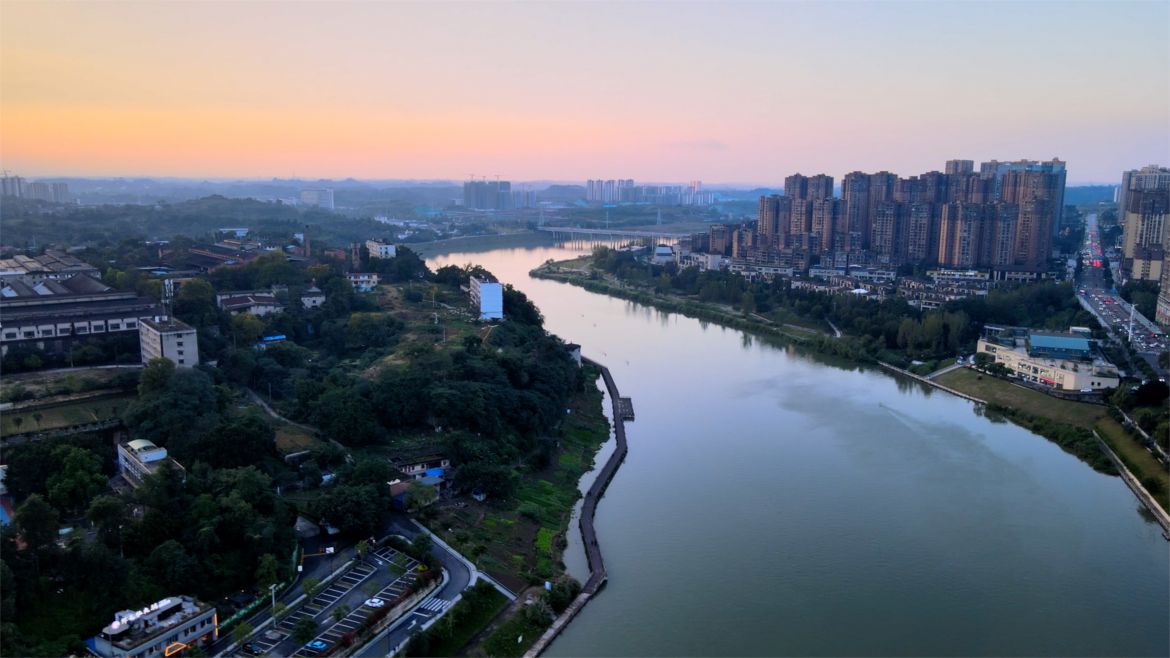 沱江漫舞甜城夢，碧水長吟內(nèi)江情