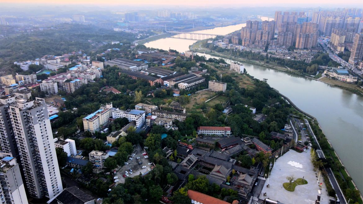 沱江漫舞甜城夢，碧水長吟內(nèi)江情