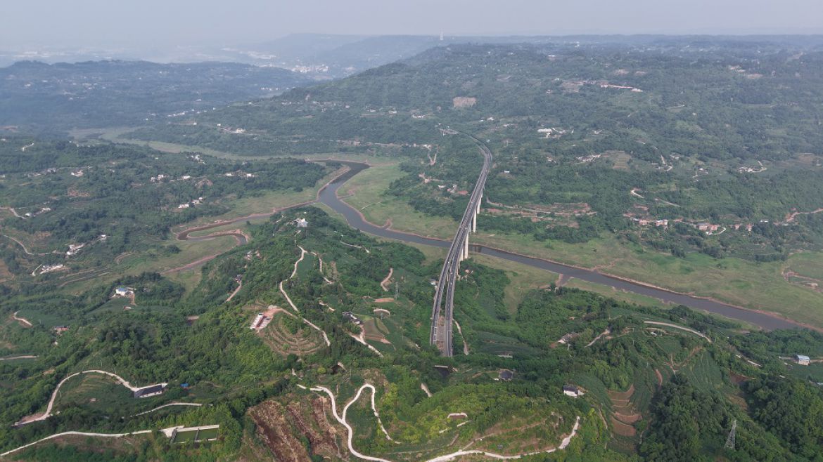 晨霧漫染的山水橋韻